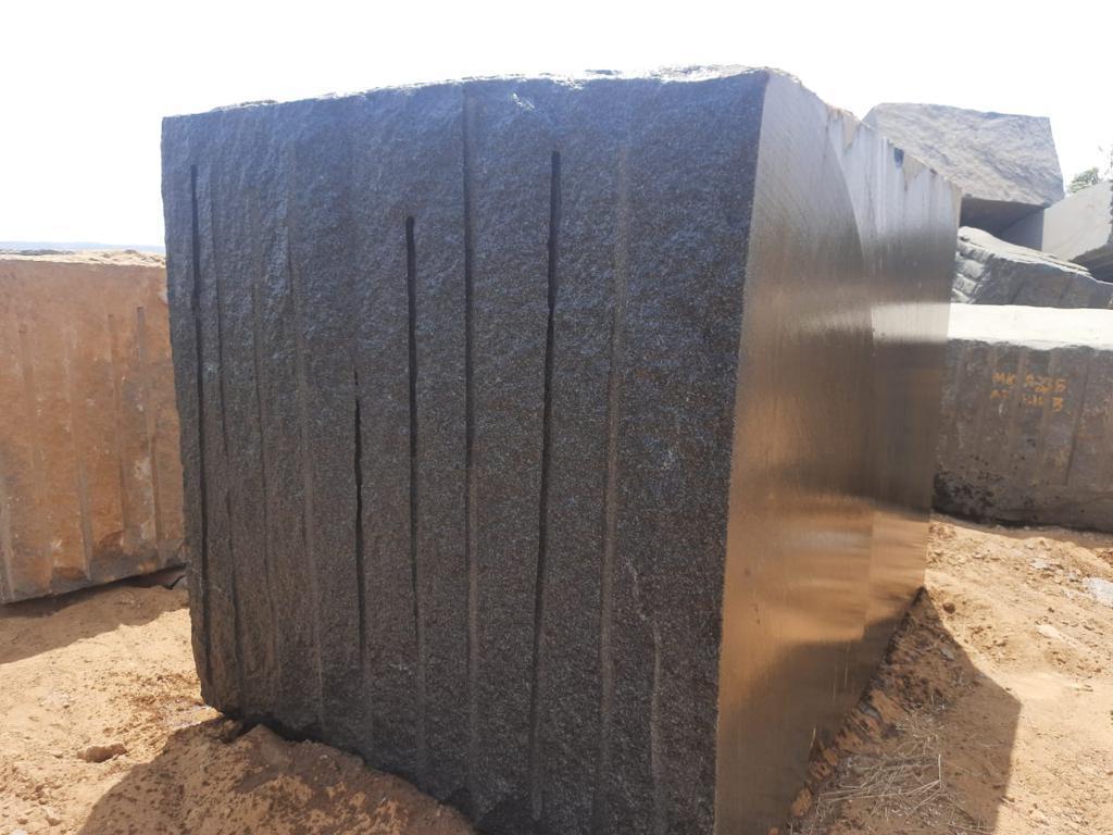 Gang-saw size absolute black granite block